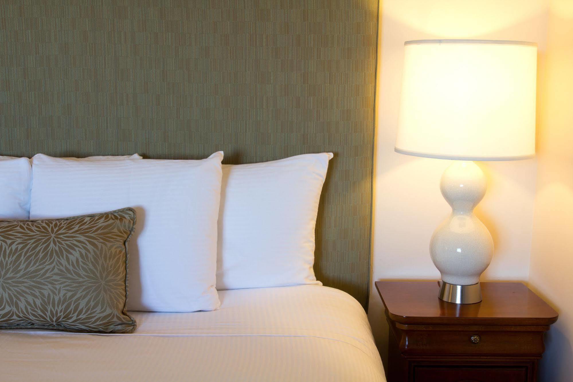 Shearwater Inn Линкън Сити Екстериор снимка